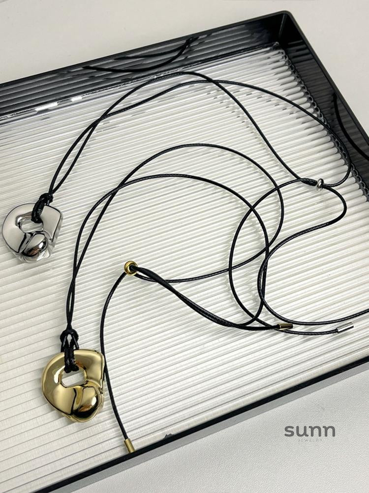 Pippa Cutout Leather Necklace [TIMSPKRB]