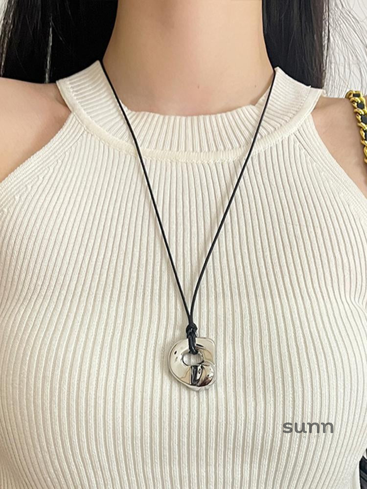 Pippa Cutout Leather Necklace [PJG6AIWO]