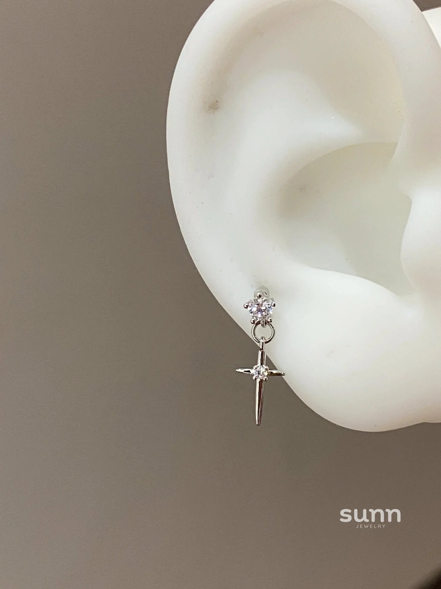 Polina Sparkling Cross Stud Earring