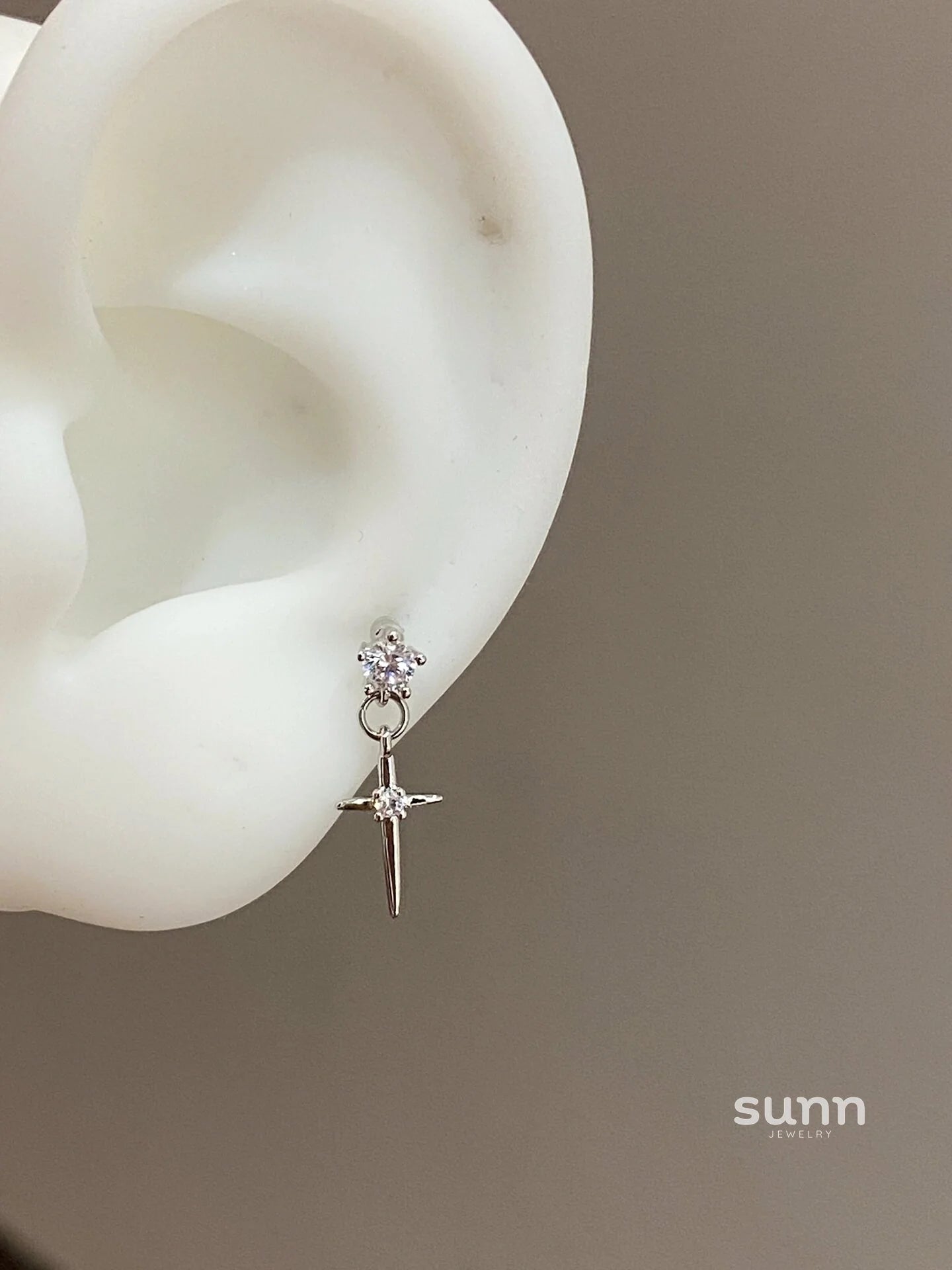 Polina Sparkling Cross Stud Earring