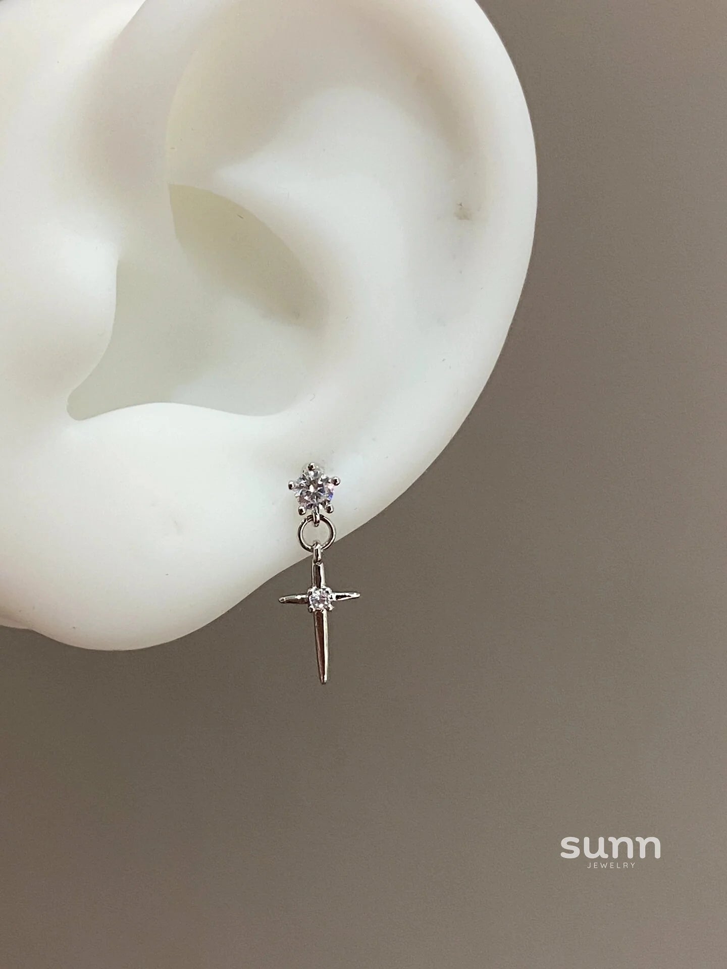Polina Sparkling Cross Stud Earring