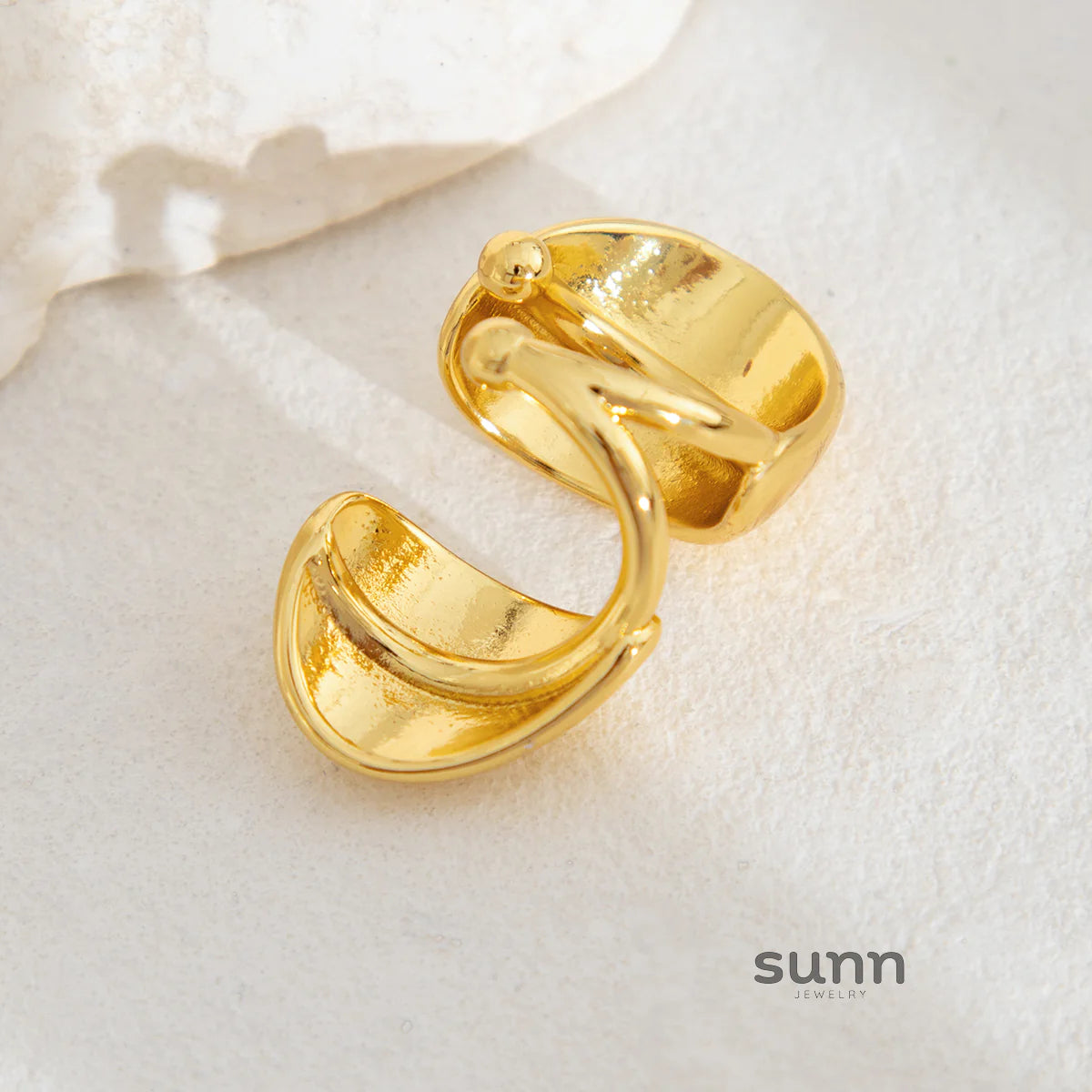Precious Smooth Curved Leaf Ear Clip