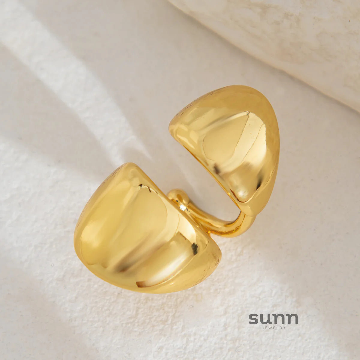 Precious Smooth Curved Leaf Ear Clip