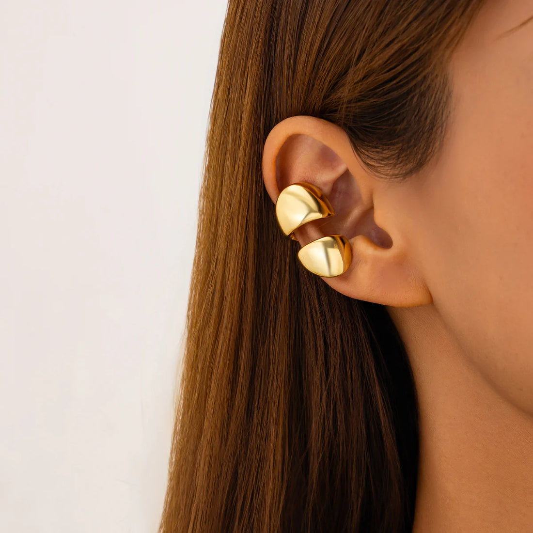 Precious Smooth Curved Leaf Ear Clip