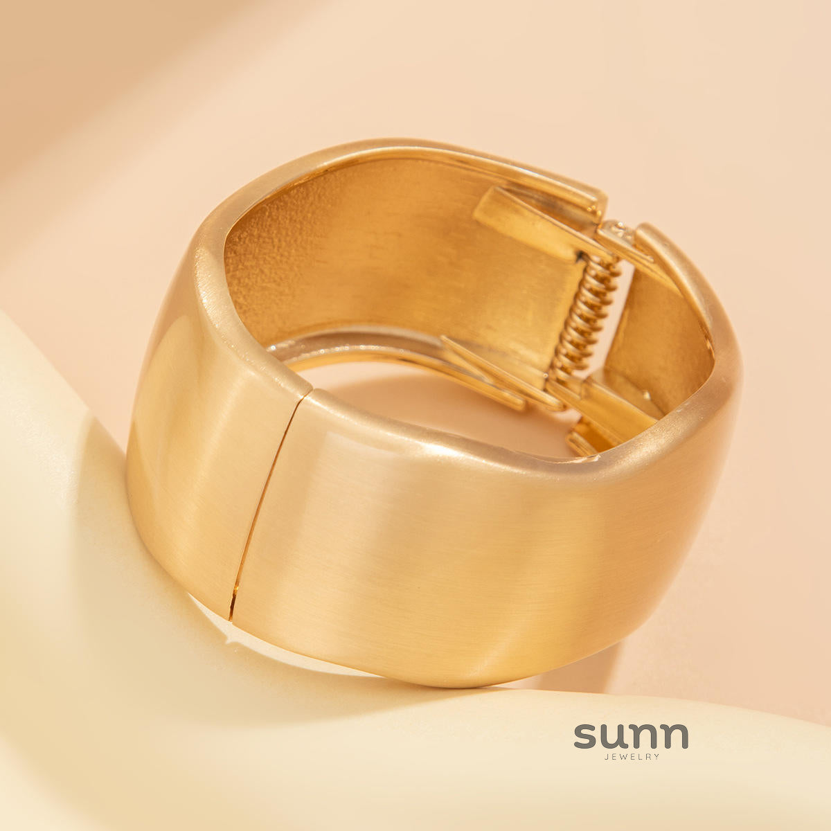 Priscila Asymmetrical Matte Cuff Bracelet [24V86HVJ]