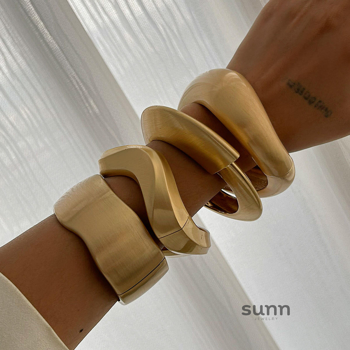 Priscila Asymmetrical Matte Cuff Bracelet [JUBG25T6]