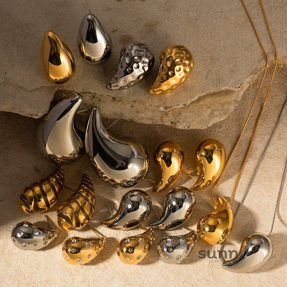 Priscila Sculptural Gold Earrings [2R2F94JM]