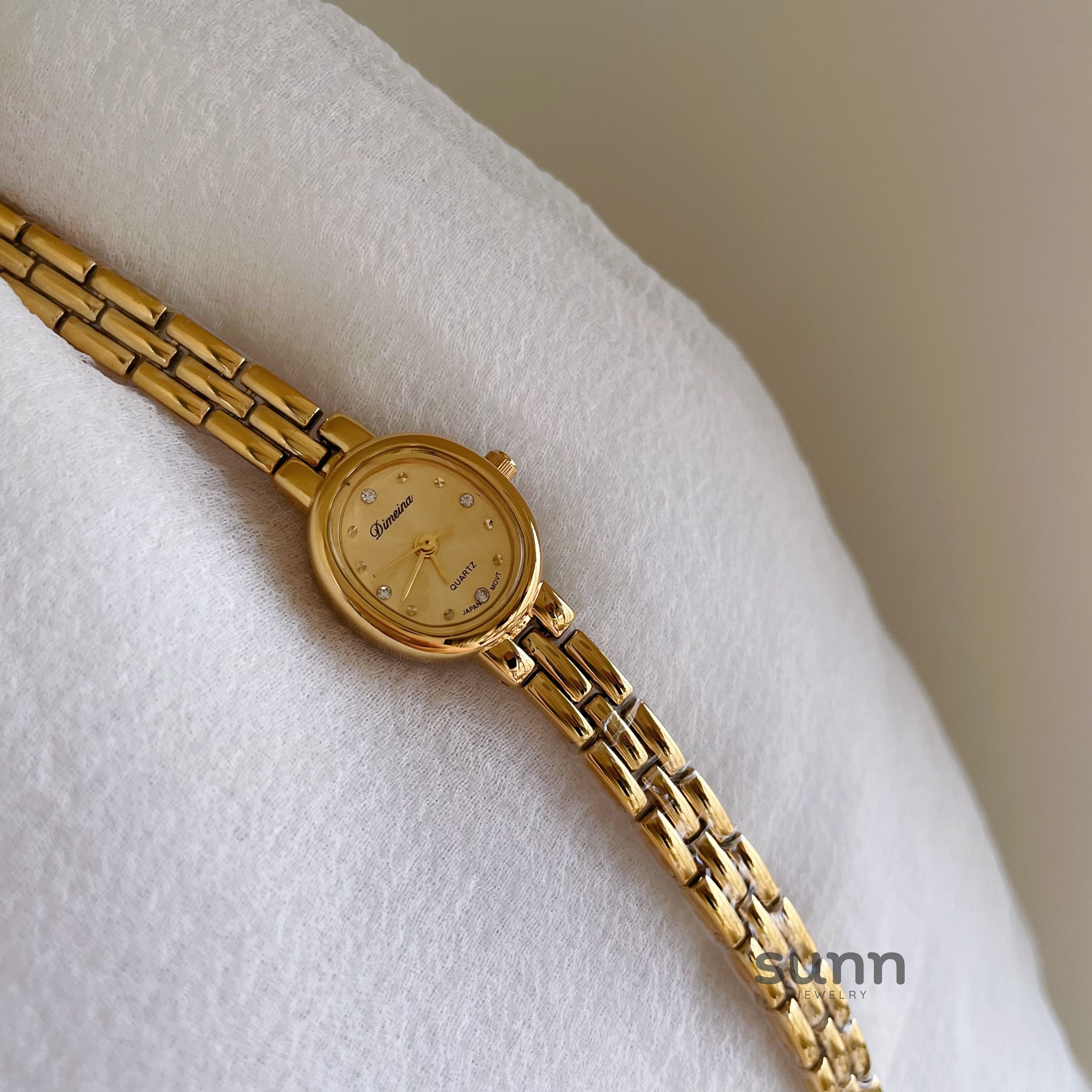 Queena Exquisite Oval Watch [P012GF0I]