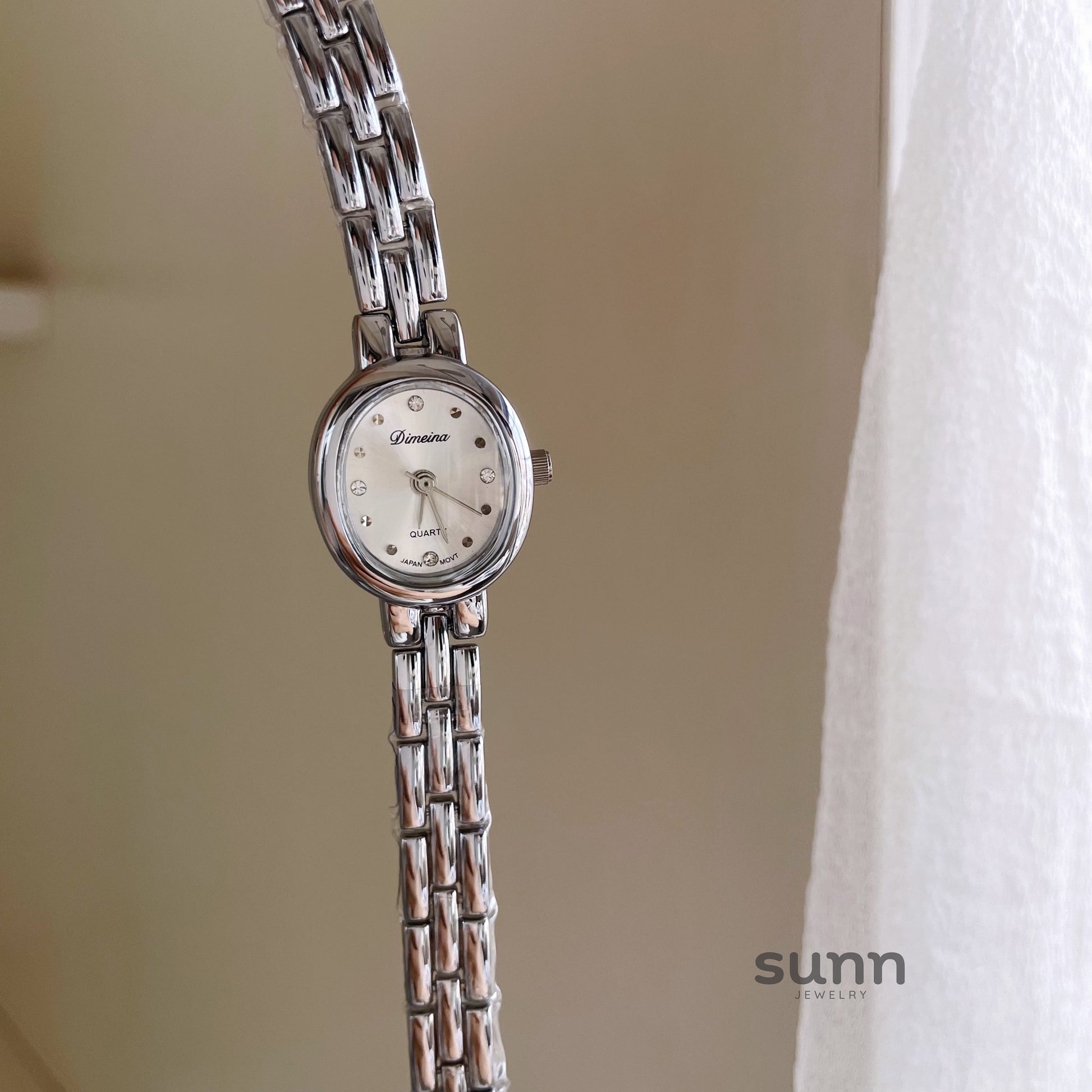 Queena Exquisite Oval Watch [OO8BF9M0]