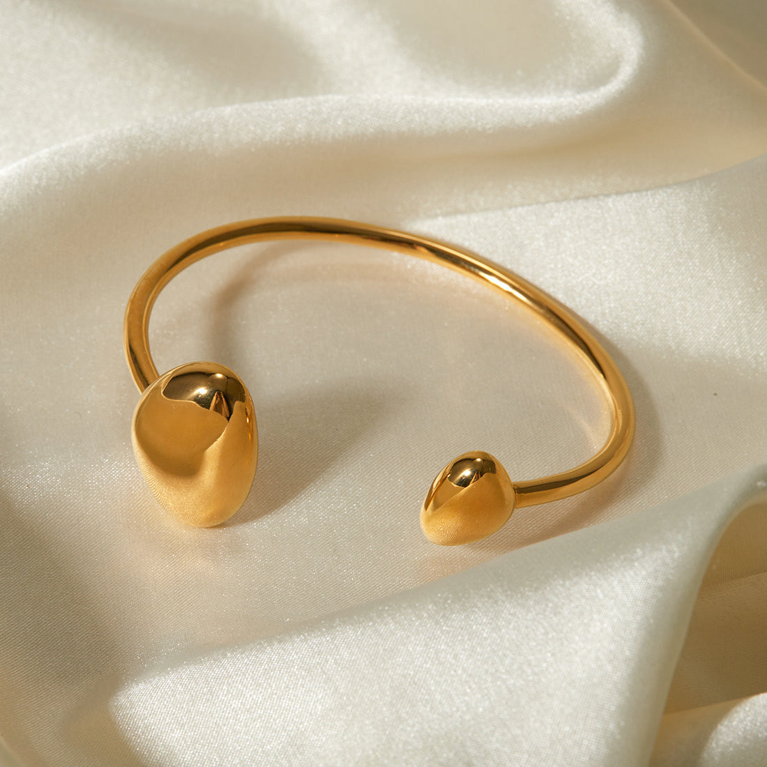 Quincy Sculptural Gold Cuff [QOI0RWDB]