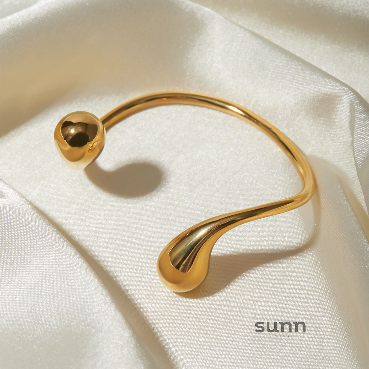 Quinn Asymmetric Cuff Bracelet [X2EIBR5I]