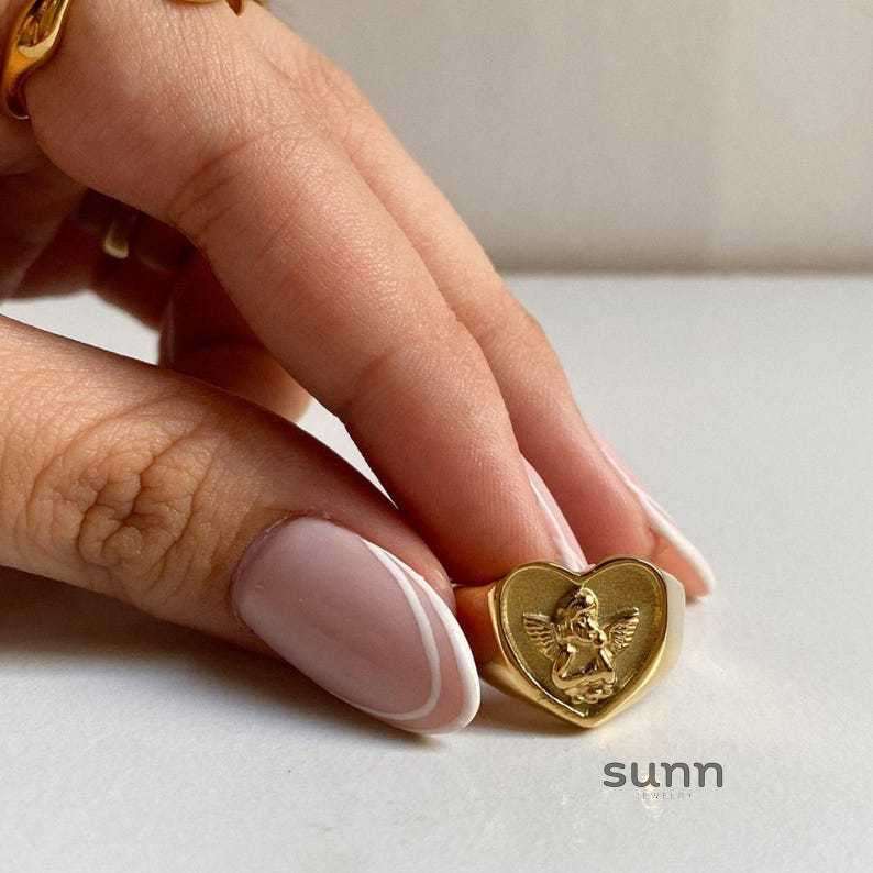 Rachael Sleek Titanium Ring [CFUNY4CN]
