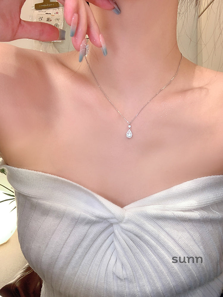 Raeleigh Silver Teardrop Necklace [C0OXY5JD]