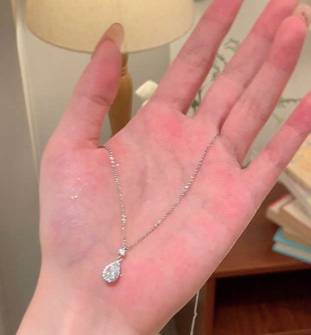 Raeleigh Silver Teardrop Necklace [FSQJC0B9]