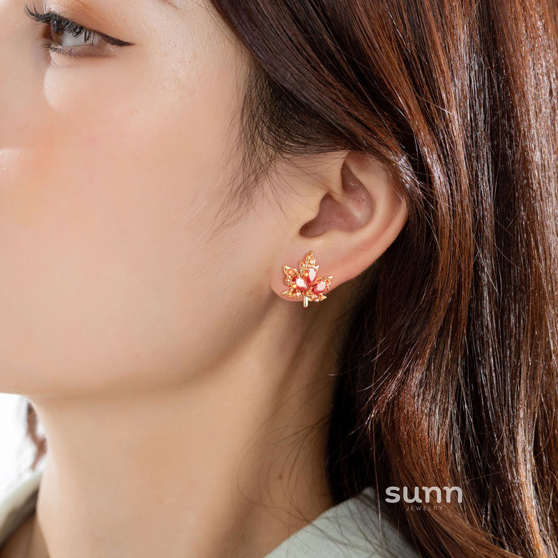 Raena Caramel Leaf Stud Earrings [QPU9YFZA]