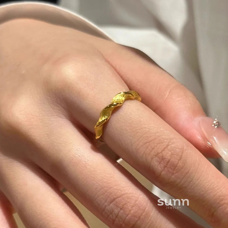 Railyn Mobius Twist Ring