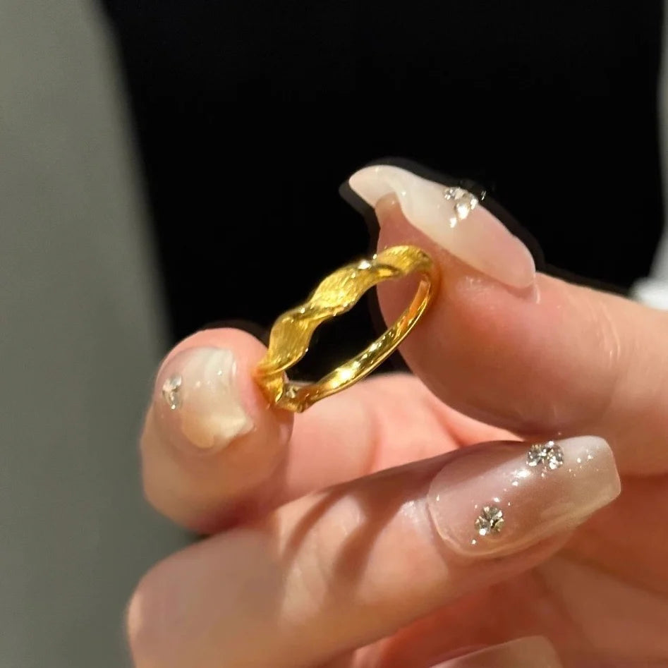 Railyn Mobius Twist Ring
