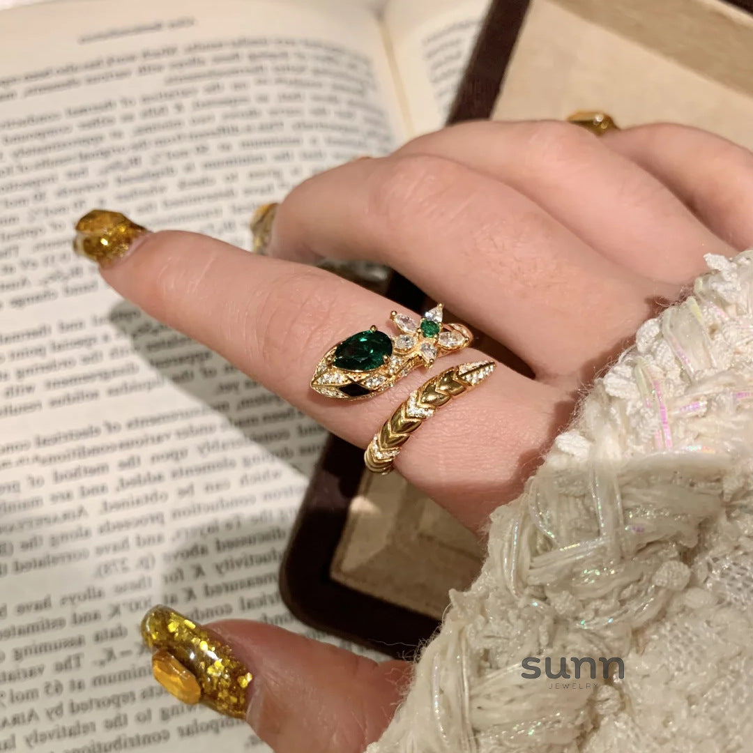Raizy Emerald Serpent Ring [1MPSQNCA]
