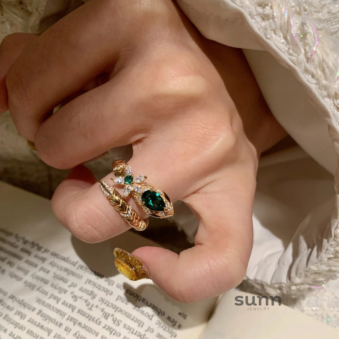 Raizy Emerald Serpent Ring [D1UO8YHU]