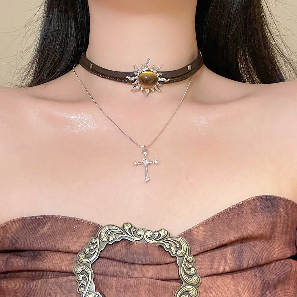 Ramiyah Wasteland Leather Choker [GCK7WMT7]