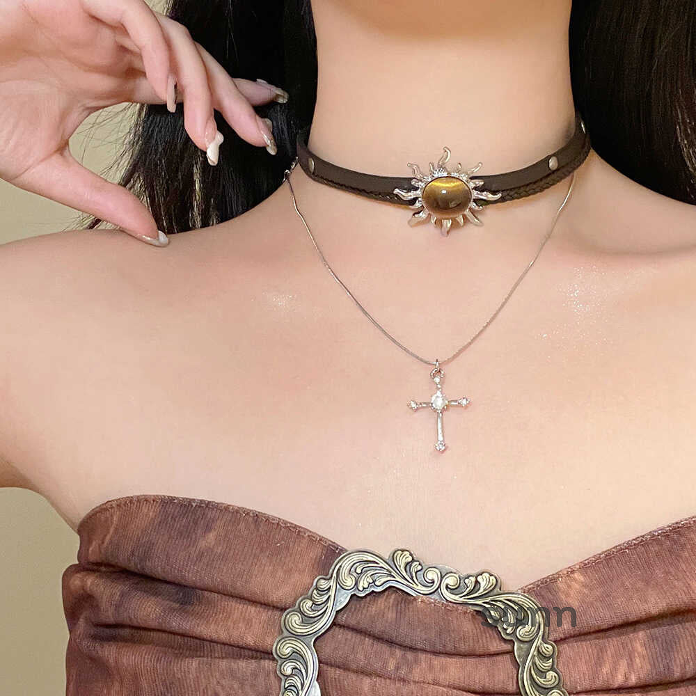 Ramiyah Wasteland Leather Choker [ZTTU3CBE]
