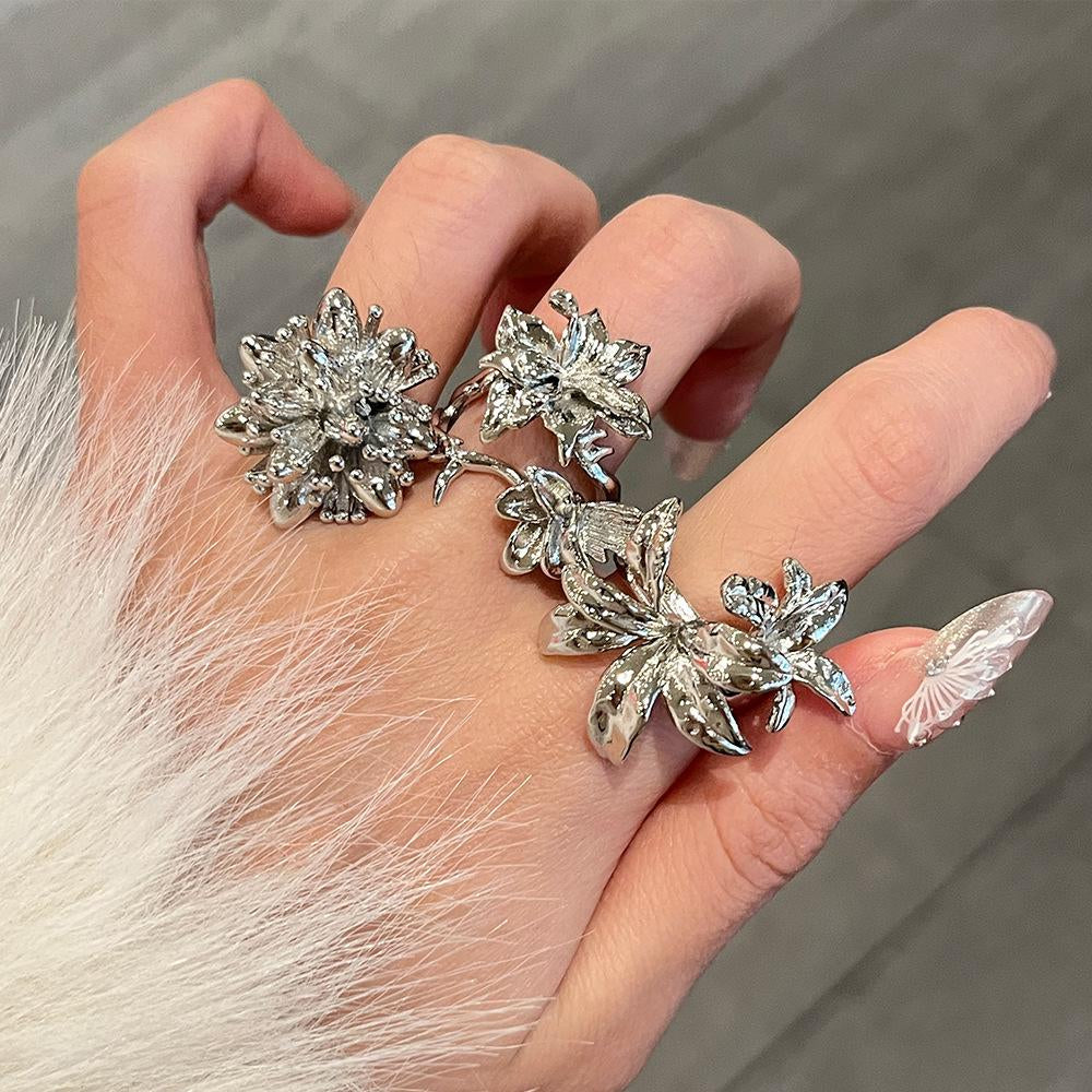 Raneem Metal Bloom Ring [OT8F5L6T]