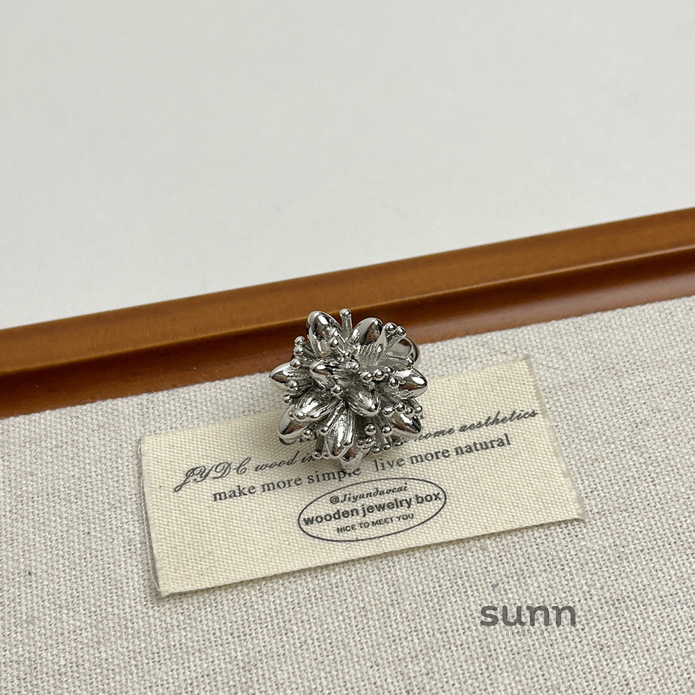 Raneem Metal Bloom Ring [P475NXLQ]