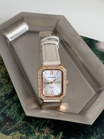 Raniya Elegant Square Strap Watch [BA48WIPU]