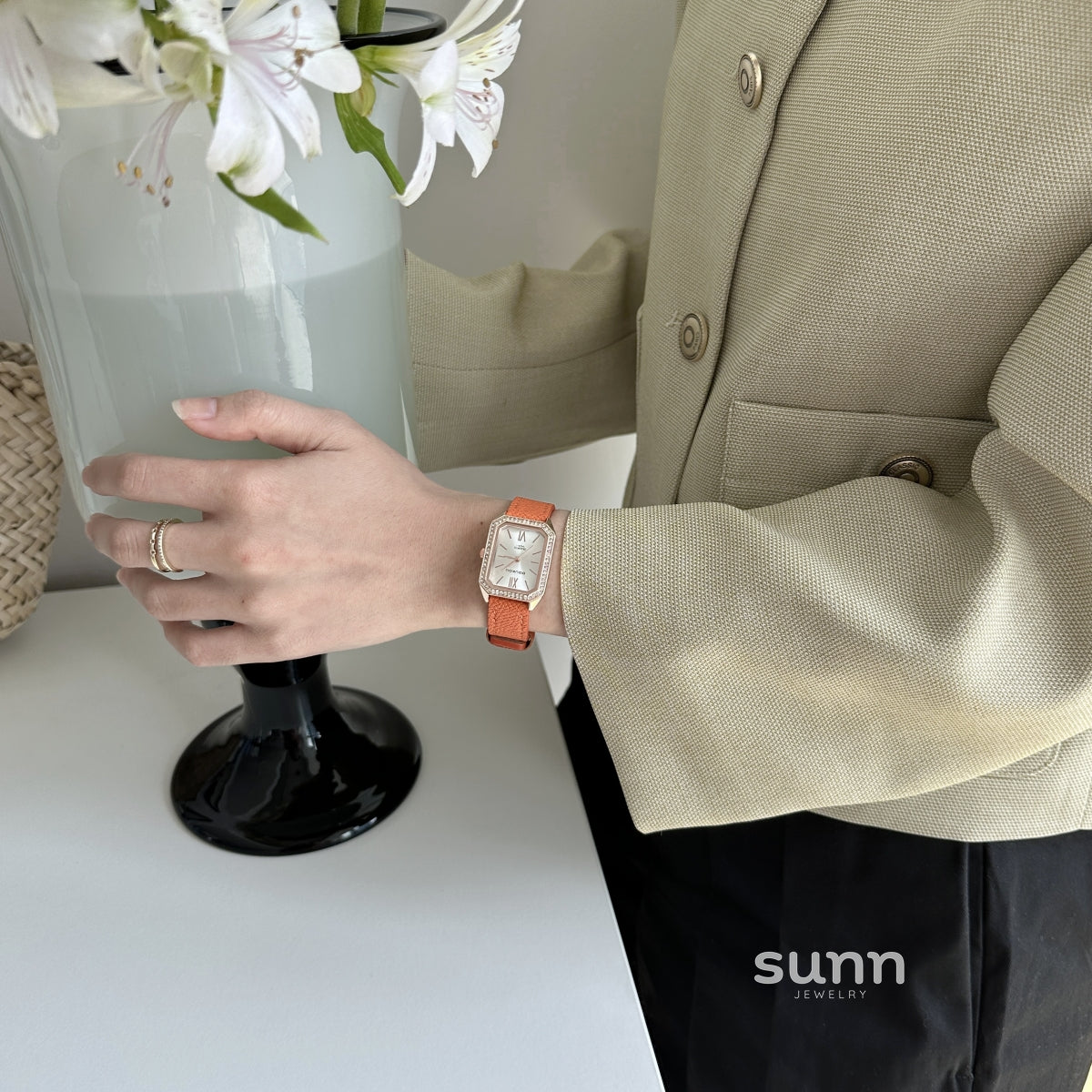 Raniya Elegant Square Strap Watch [DWQ6RUBU]