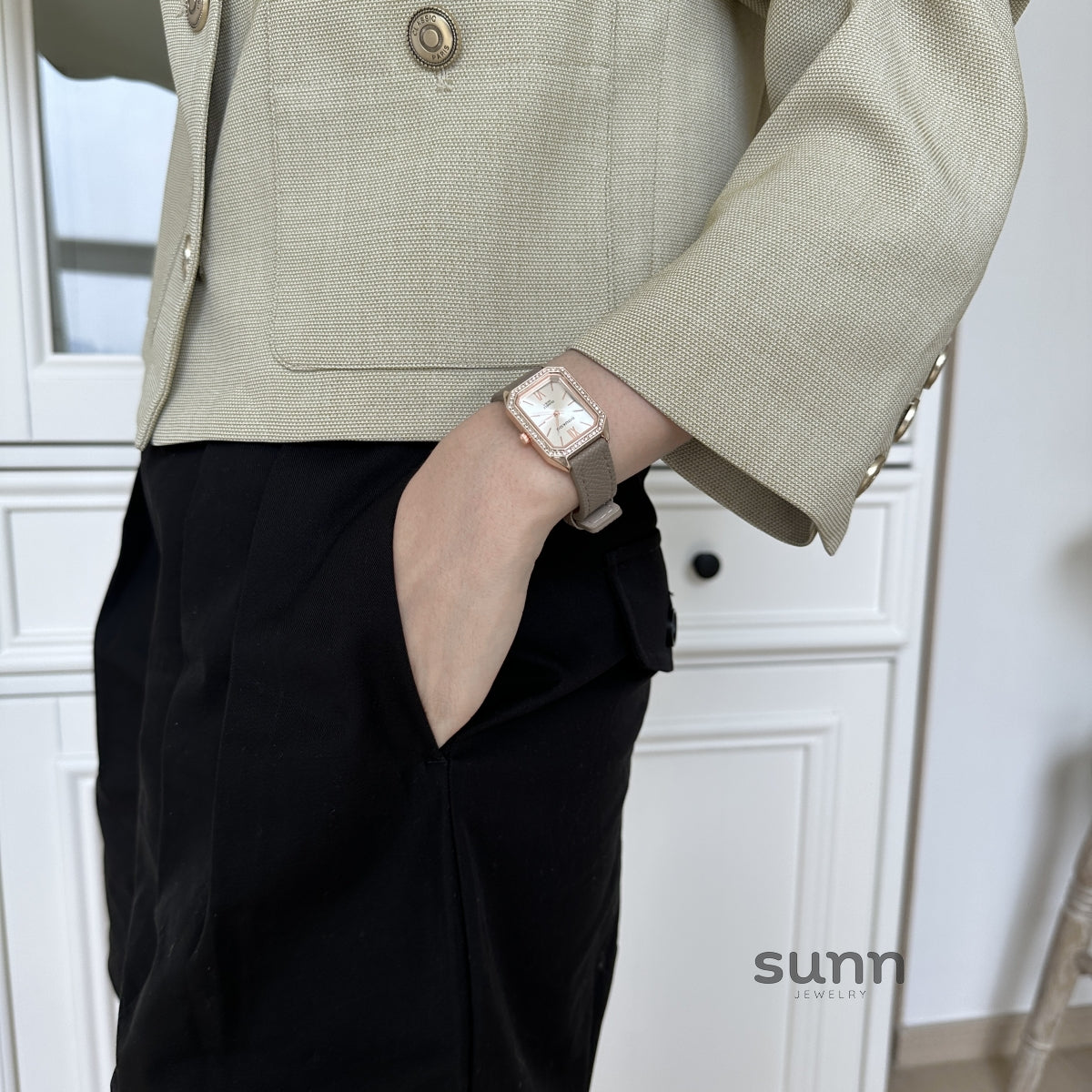Raniya Elegant Square Strap Watch [EF8BT2CL]