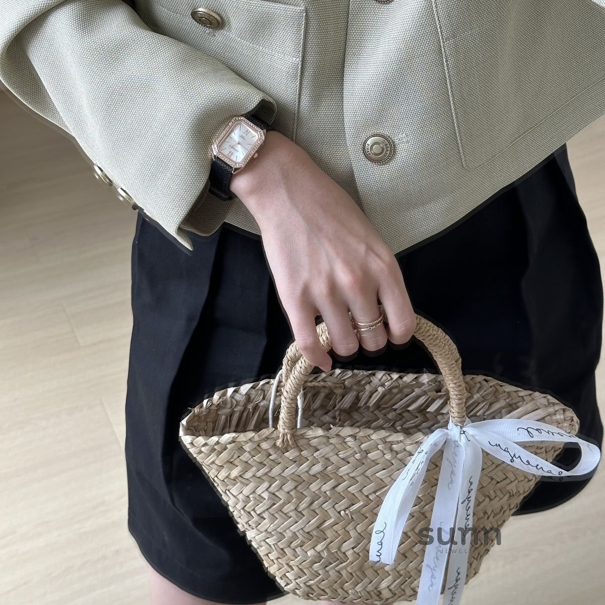 Raniya Elegant Square Strap Watch [VOGILC2X]