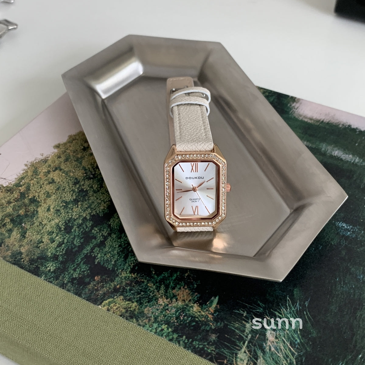 Raniya Elegant Square Strap Watch [ZKWZF09A]