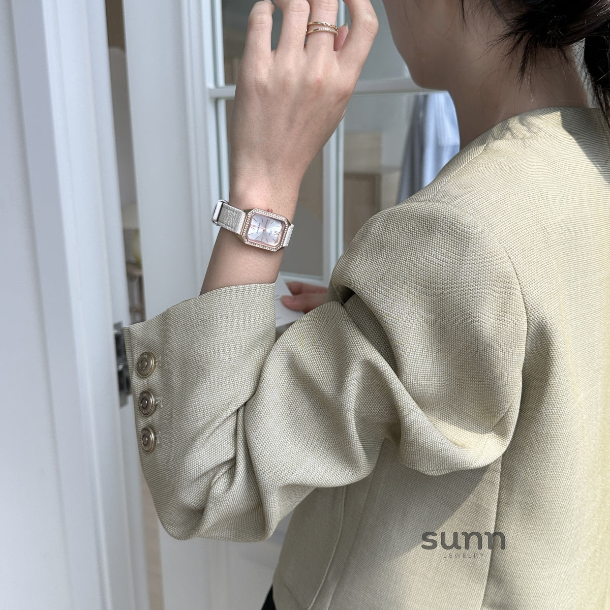 Raniya Elegant Square Strap Watch [L5MVKDW0]