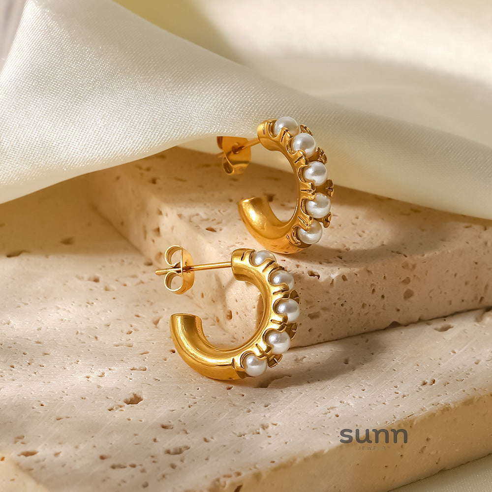 Raniyah Geometric Pearl C-Hoop Earrings [Z5IPS3DP]