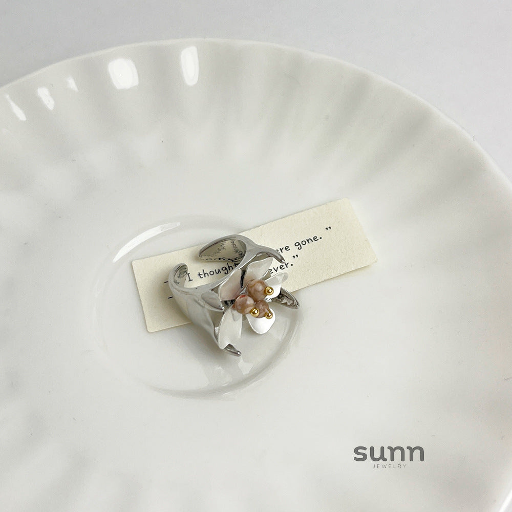 Rawan Floral Pearl Ring [QO20RTOW]