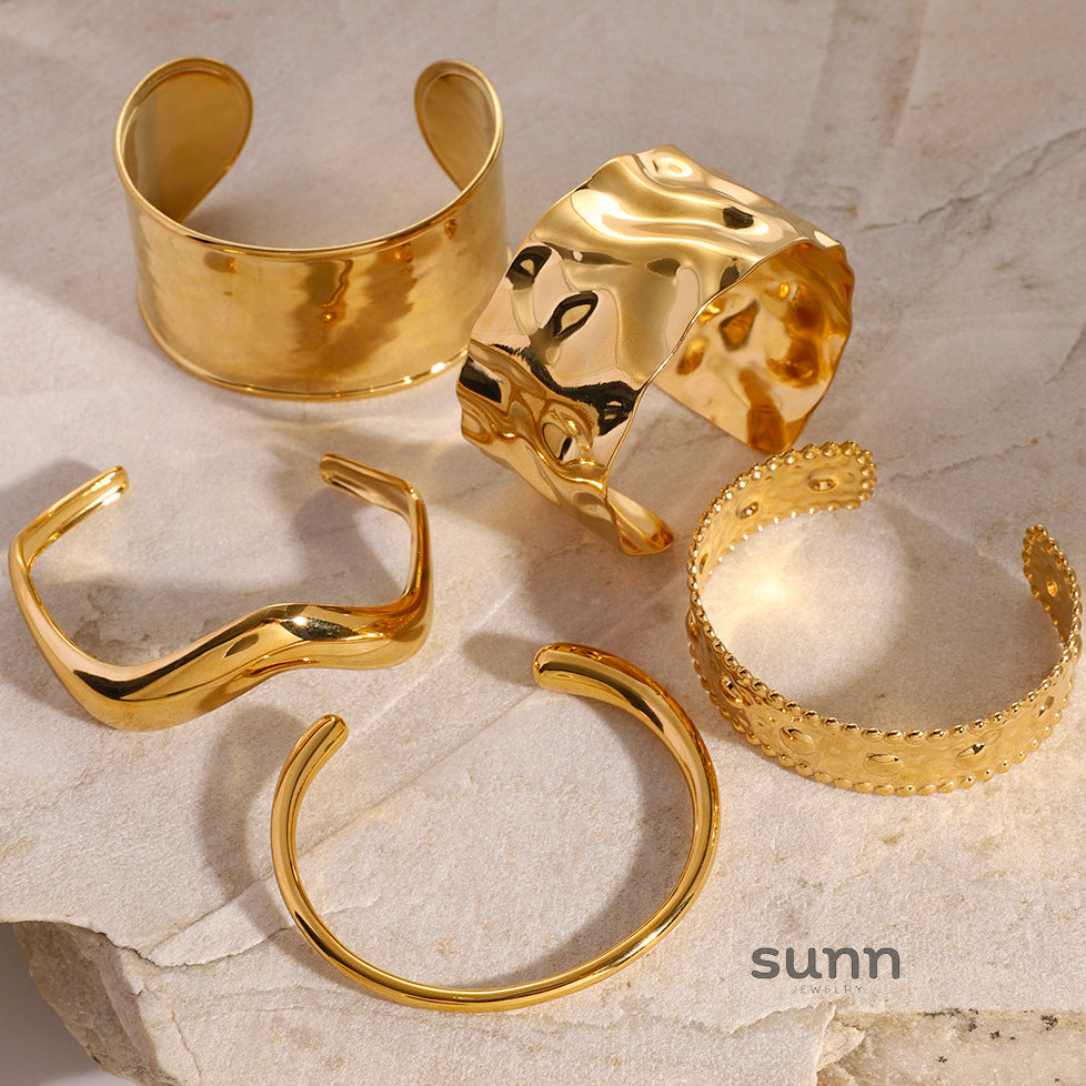 Rayan Gold Cuff Bracelet [V1WDH2V2]