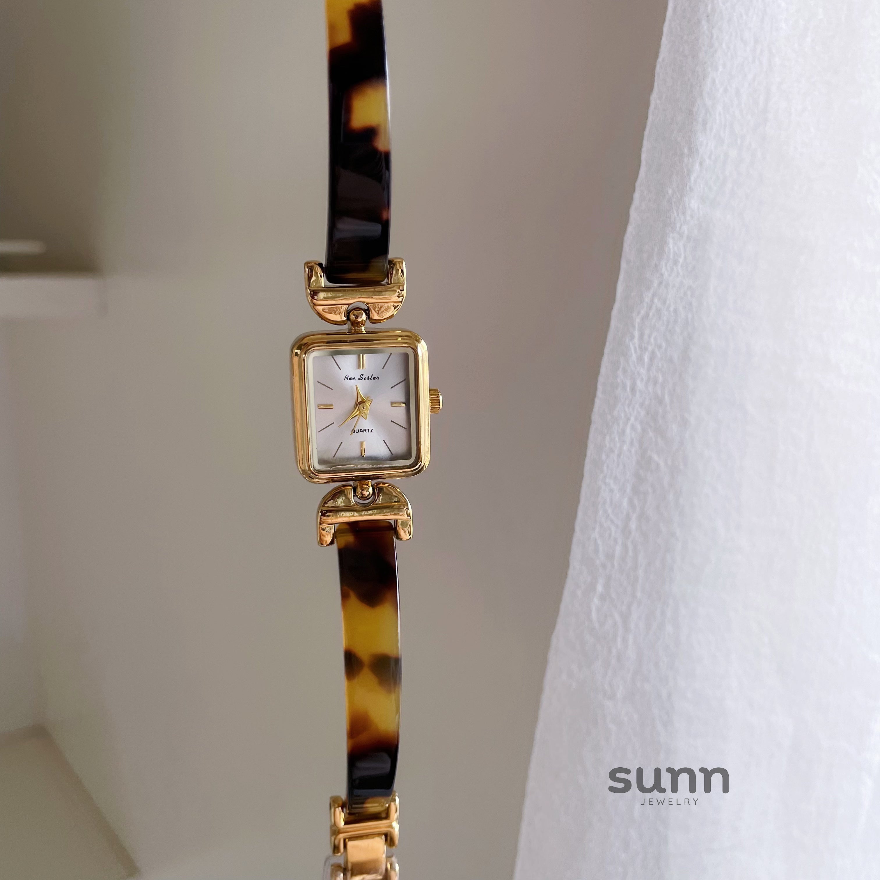 Raylee Amber Square Bracelet Watch [AEJR210U]