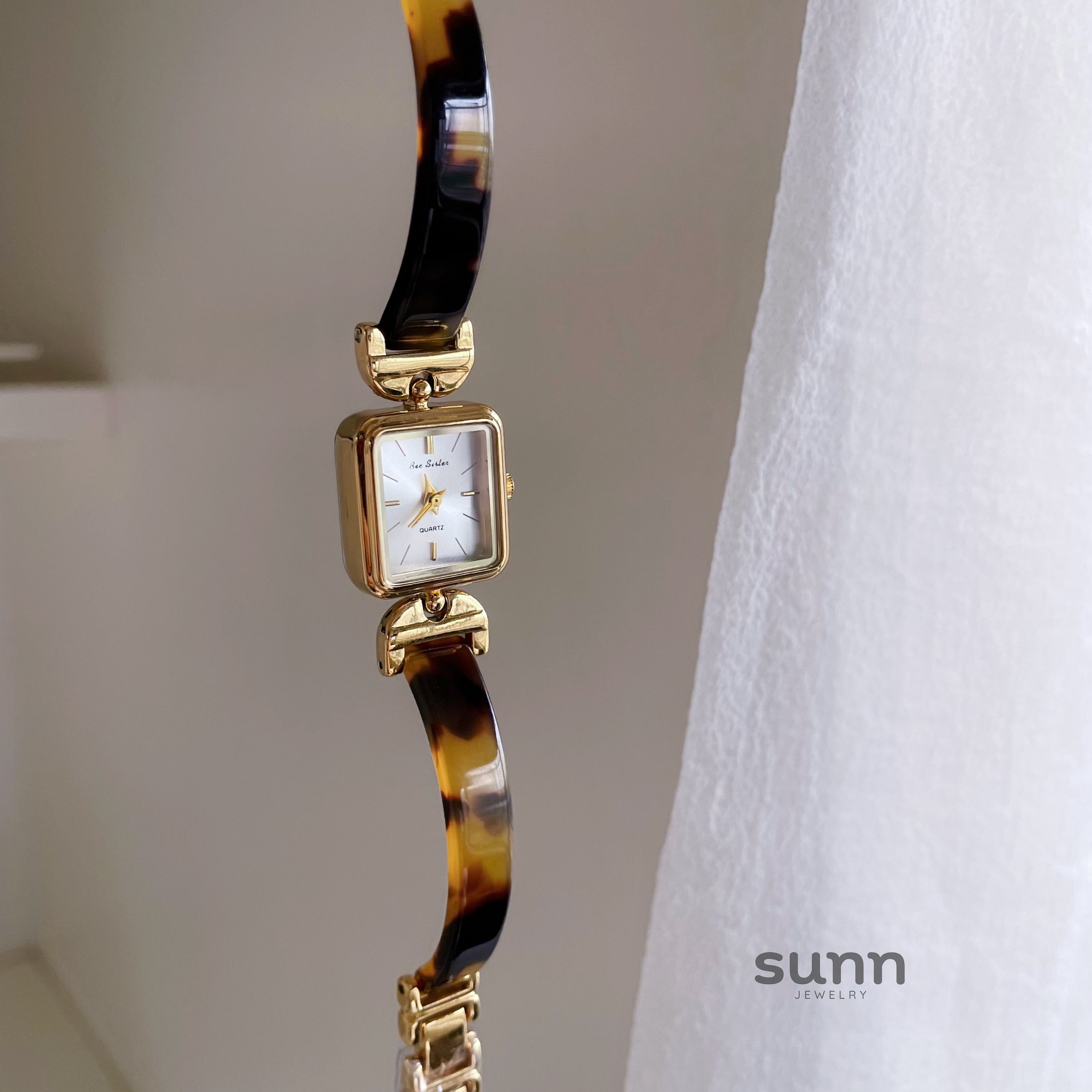 Raylee Amber Square Bracelet Watch [KKTRB8GW]
