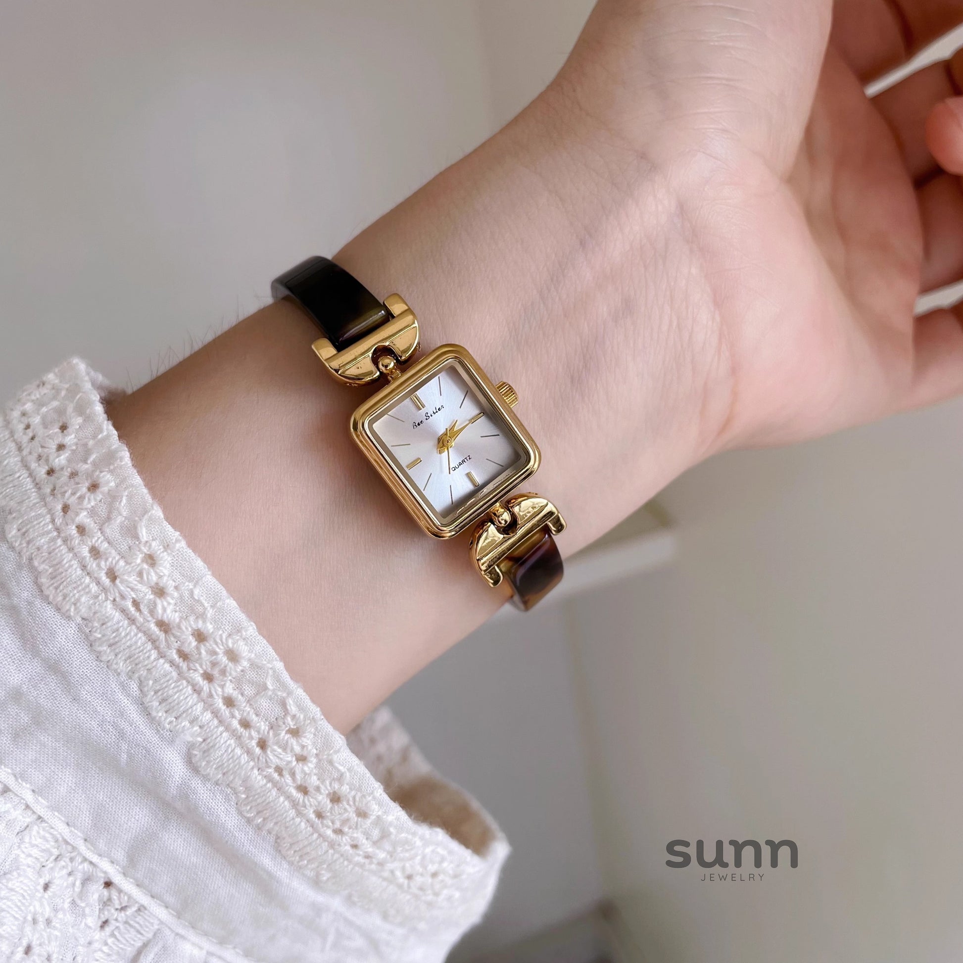 Raylee Amber Square Bracelet Watch [SQ0CQBNU]