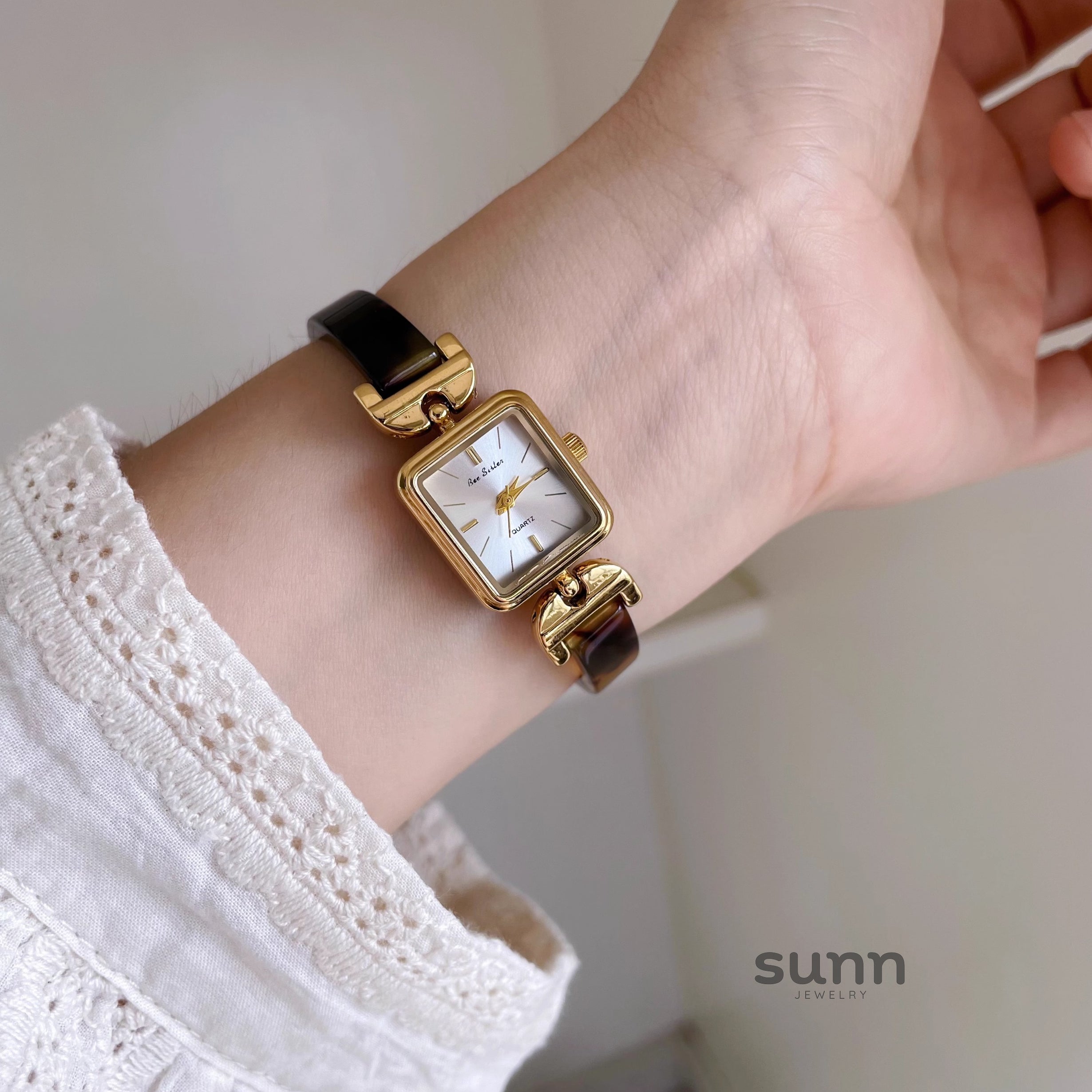 Raylee Amber Square Bracelet Watch [SQ0CQBNU]