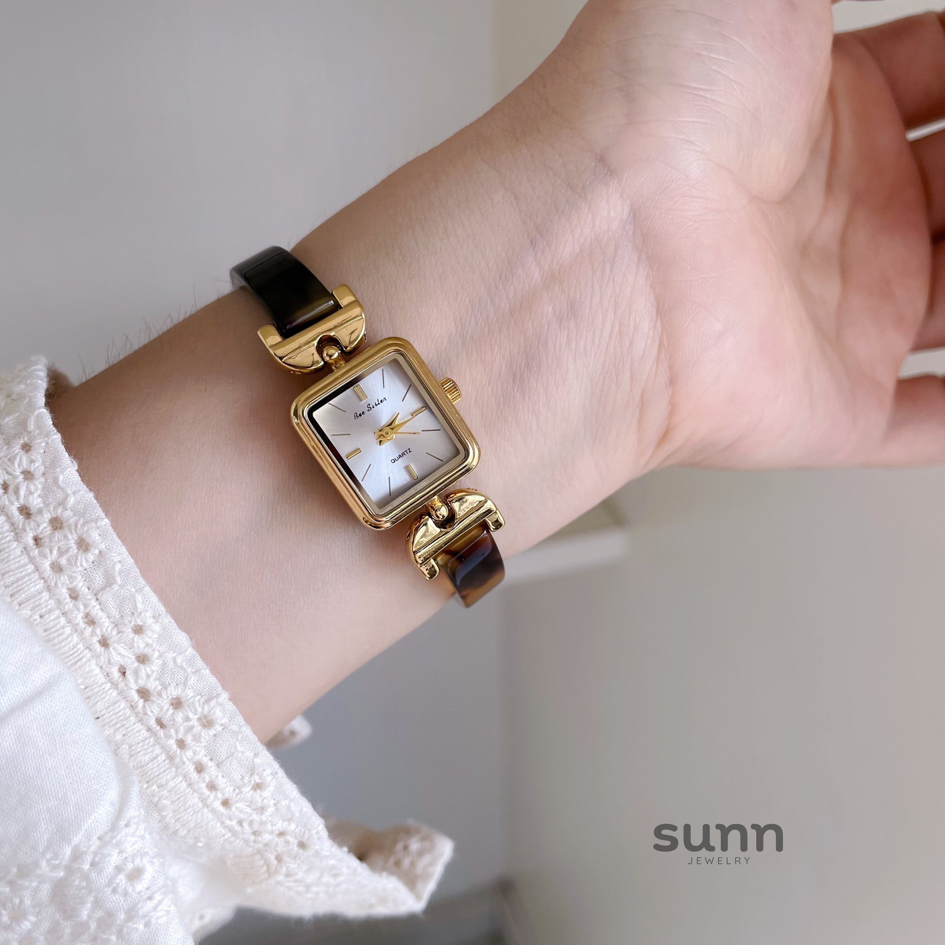 Raylee Amber Square Bracelet Watch [IHI0Y4HW]