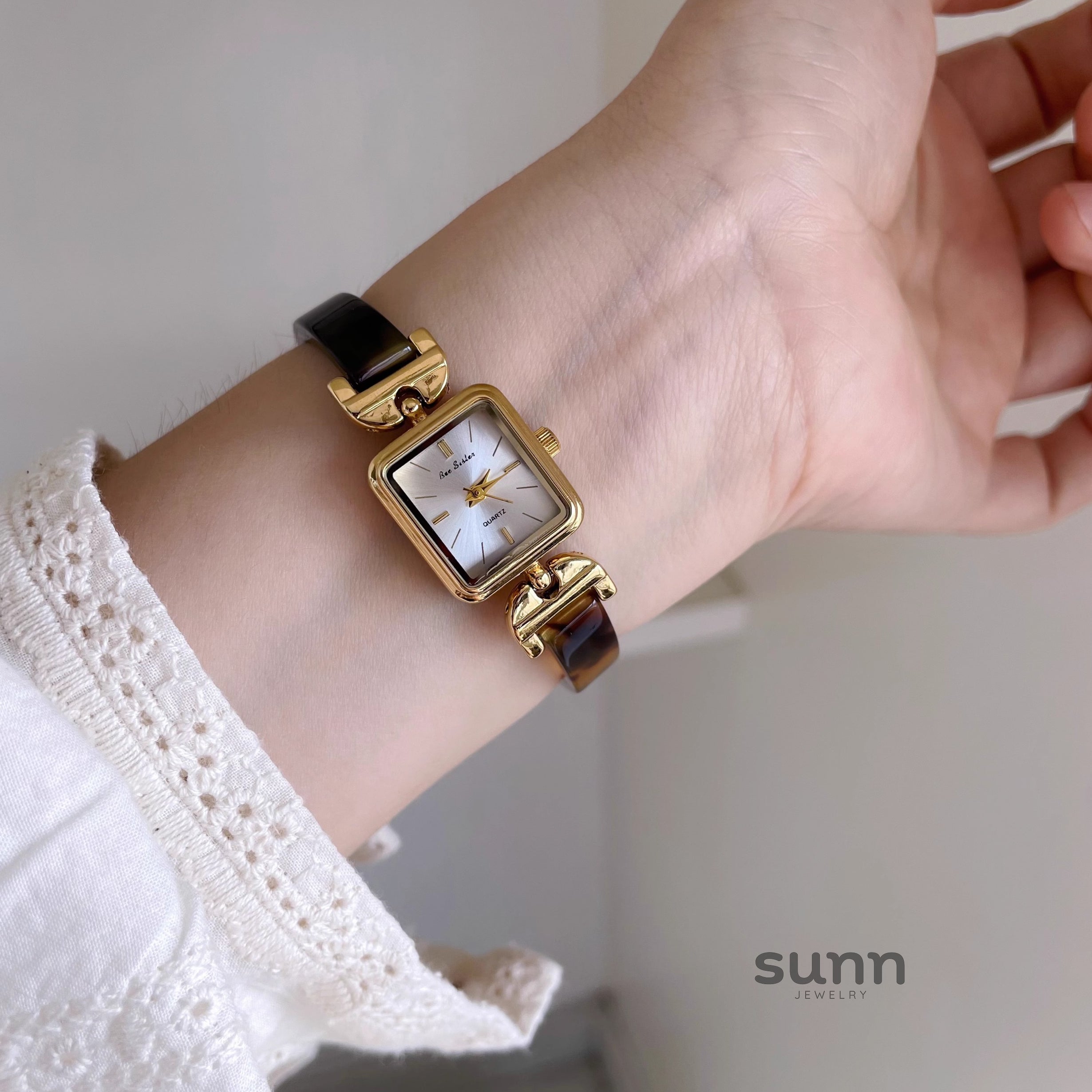Raylee Amber Square Bracelet Watch [PLWH2O3Q]