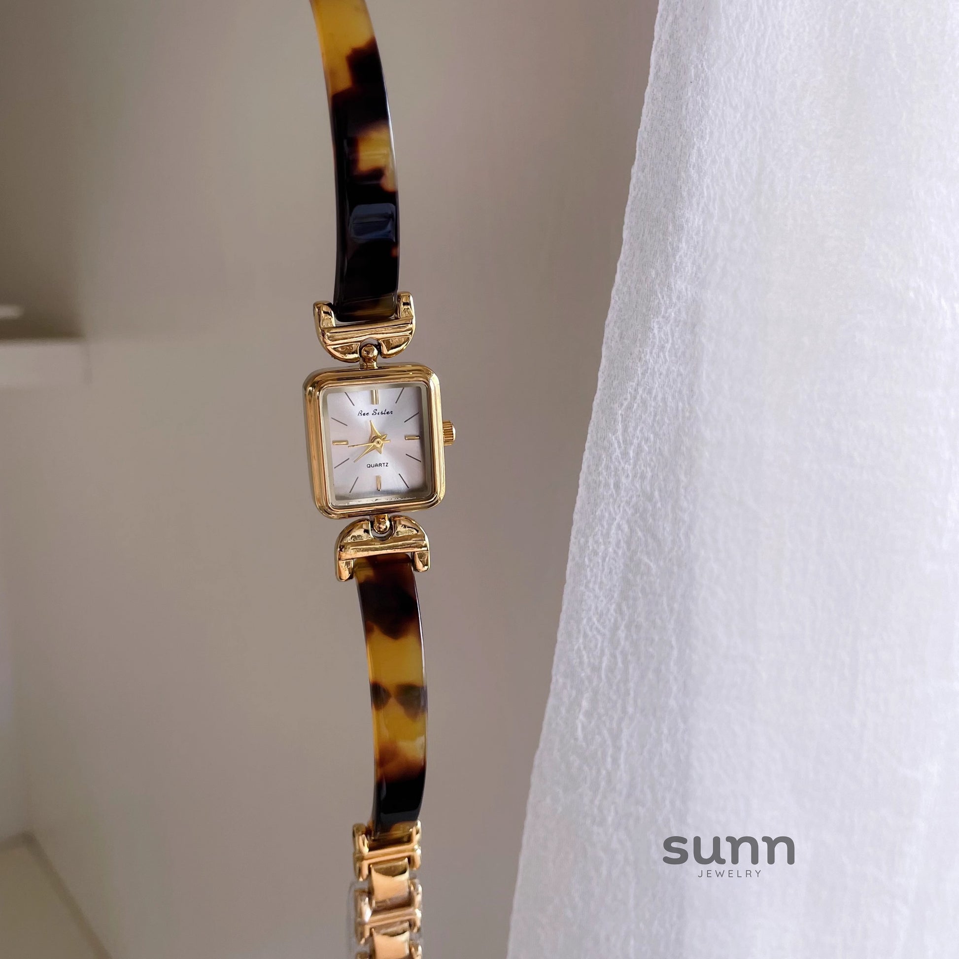 Raylee Amber Square Bracelet Watch [SRNPO7A5]