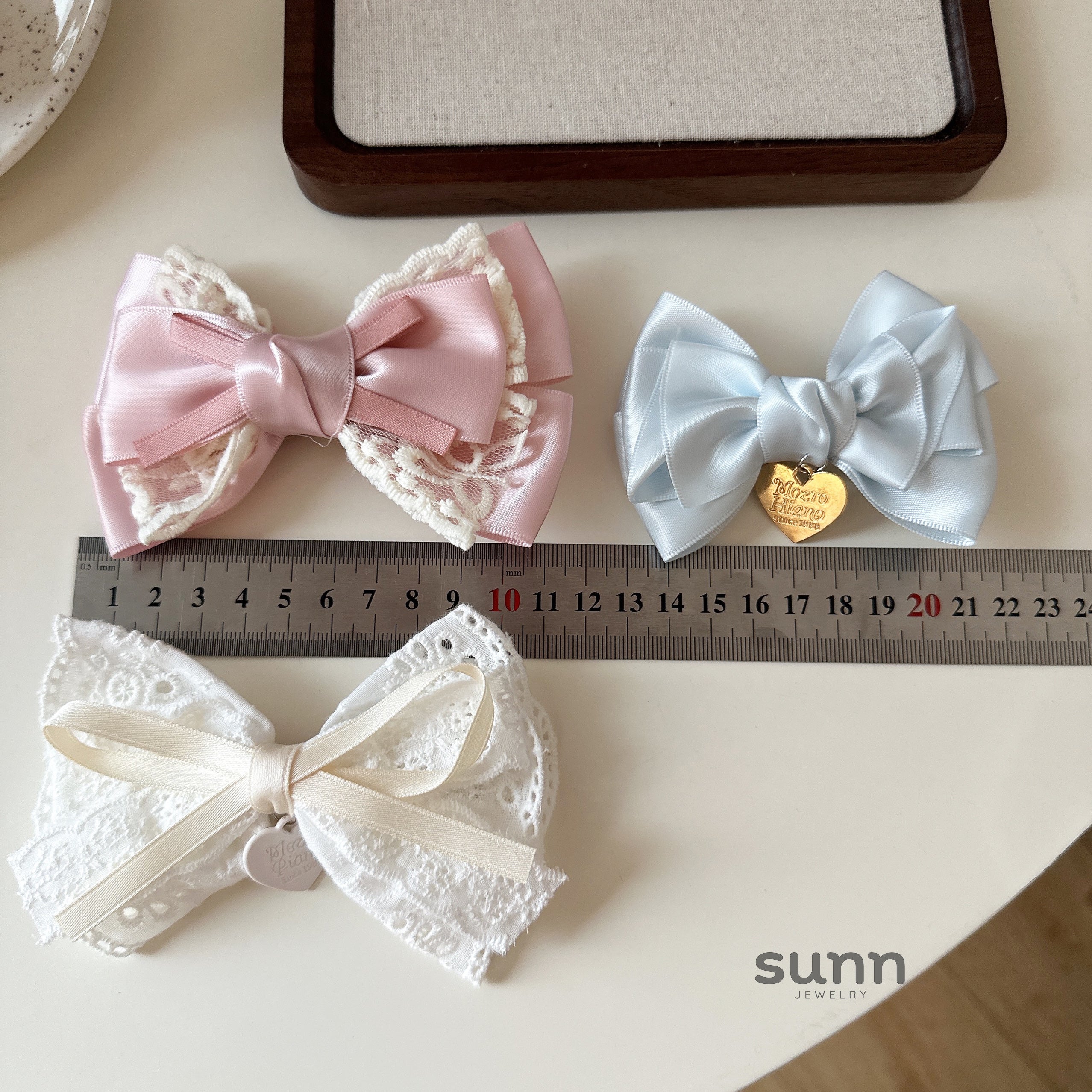 Rayleigh Lace Bow Hair Clip [8B4W81QA]