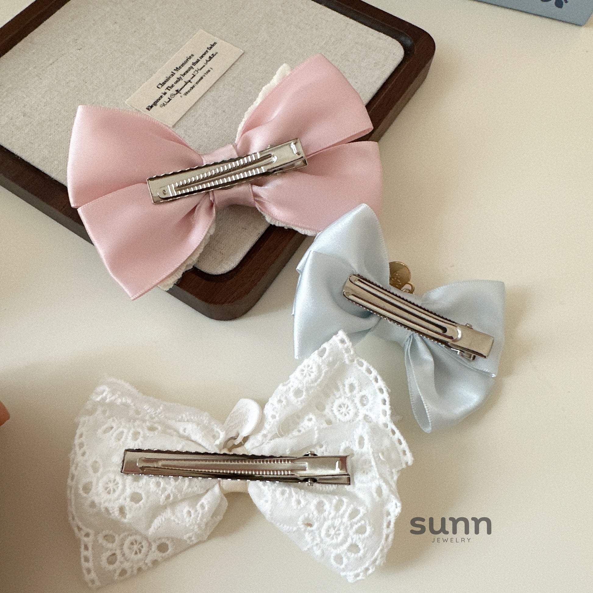 Rayleigh Lace Bow Hair Clip [2FJVD7S7]