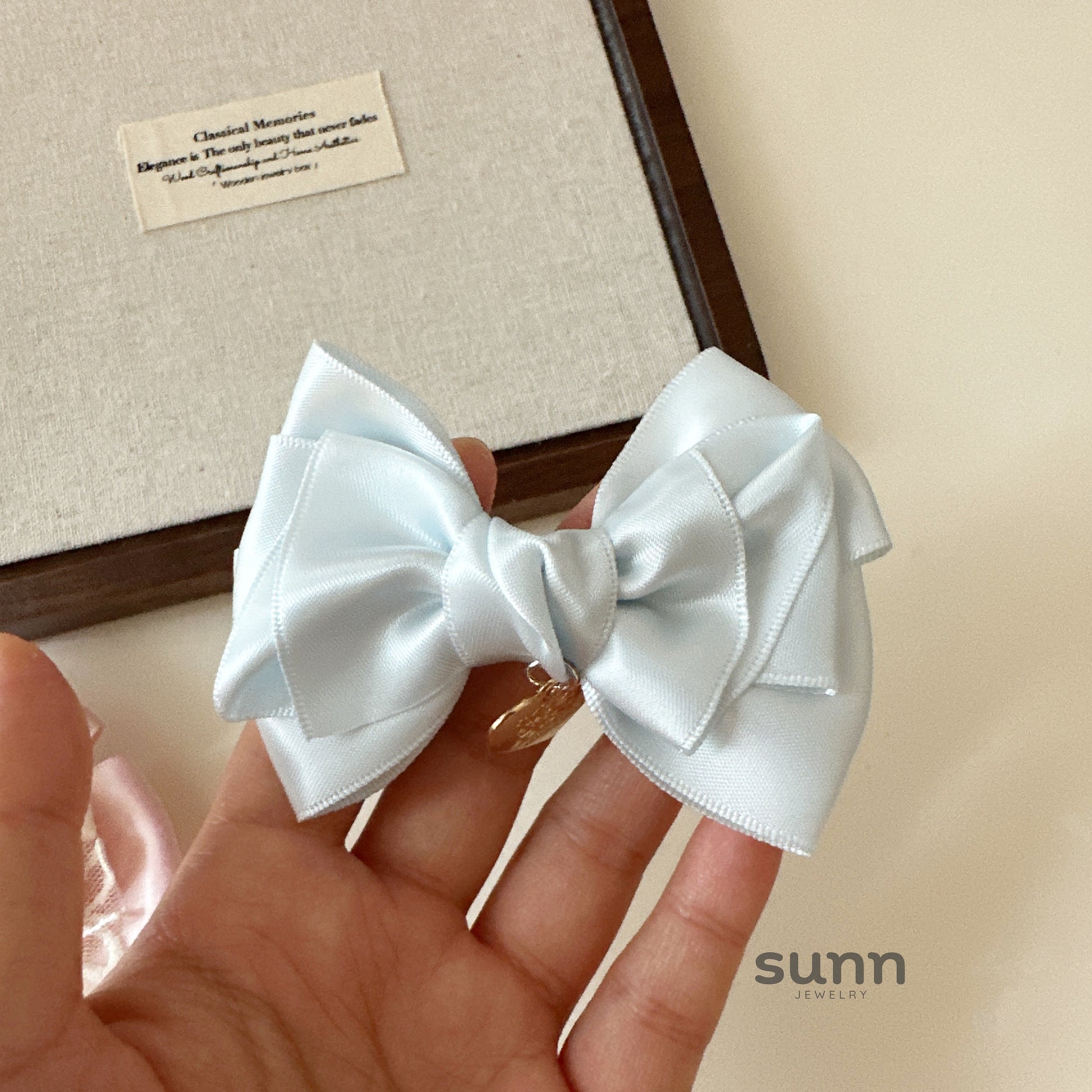 Rayleigh Lace Bow Hair Clip [3OWL6BDX]
