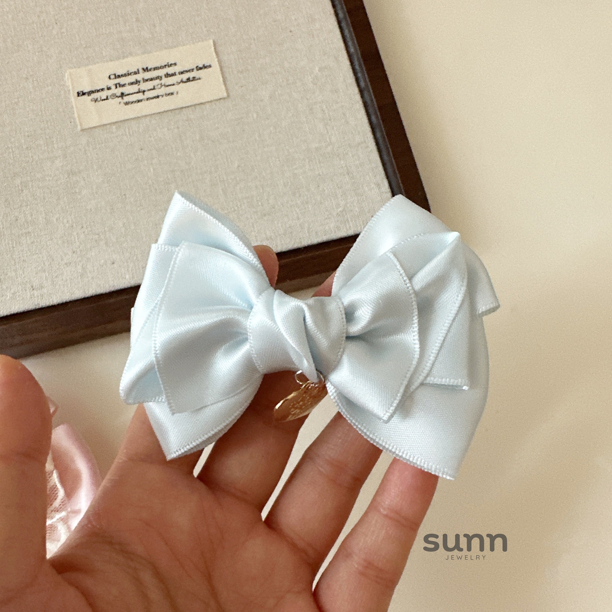 Rayleigh Lace Bow Hair Clip [3OWL6BDX]