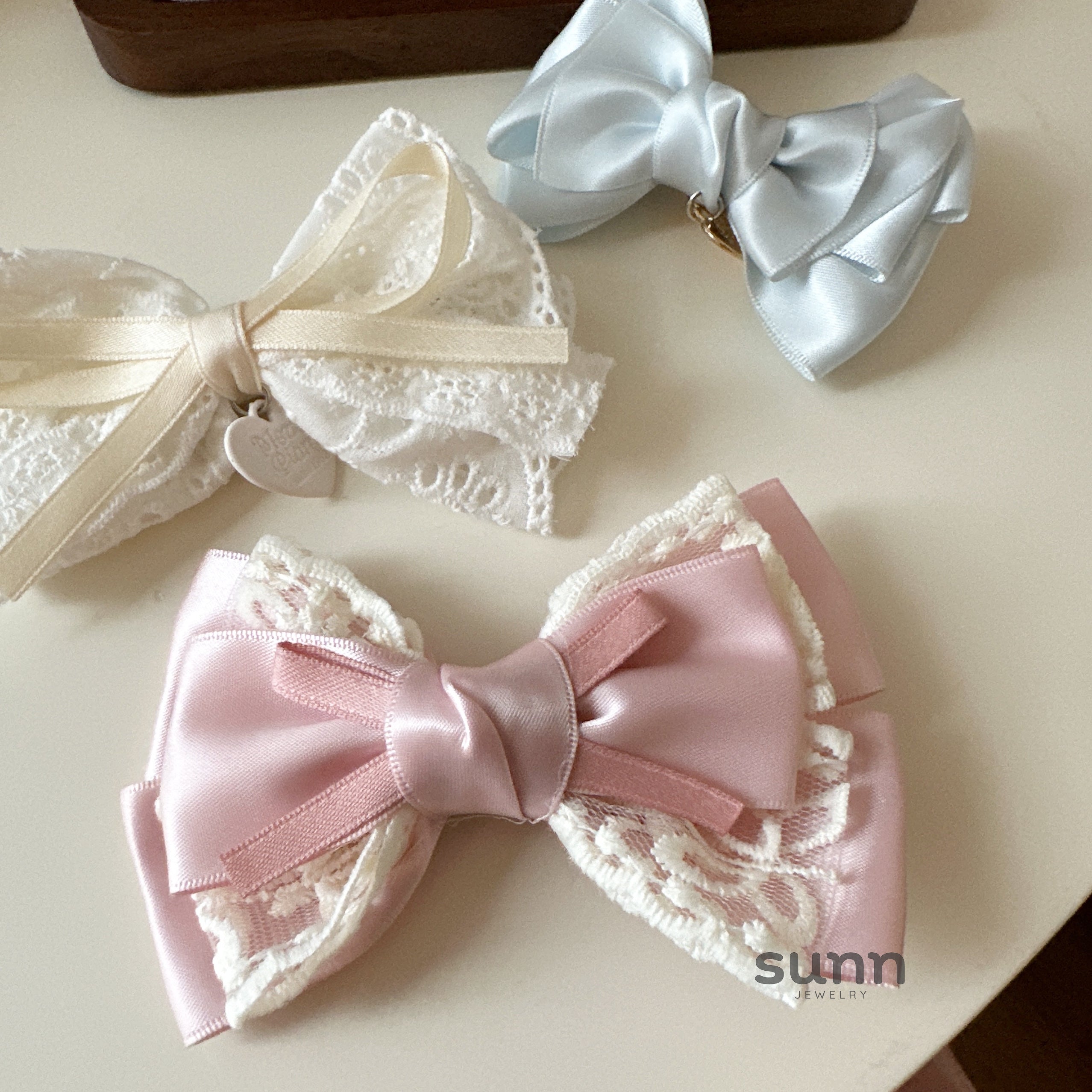 Rayleigh Lace Bow Hair Clip [BX3Y9VLH]