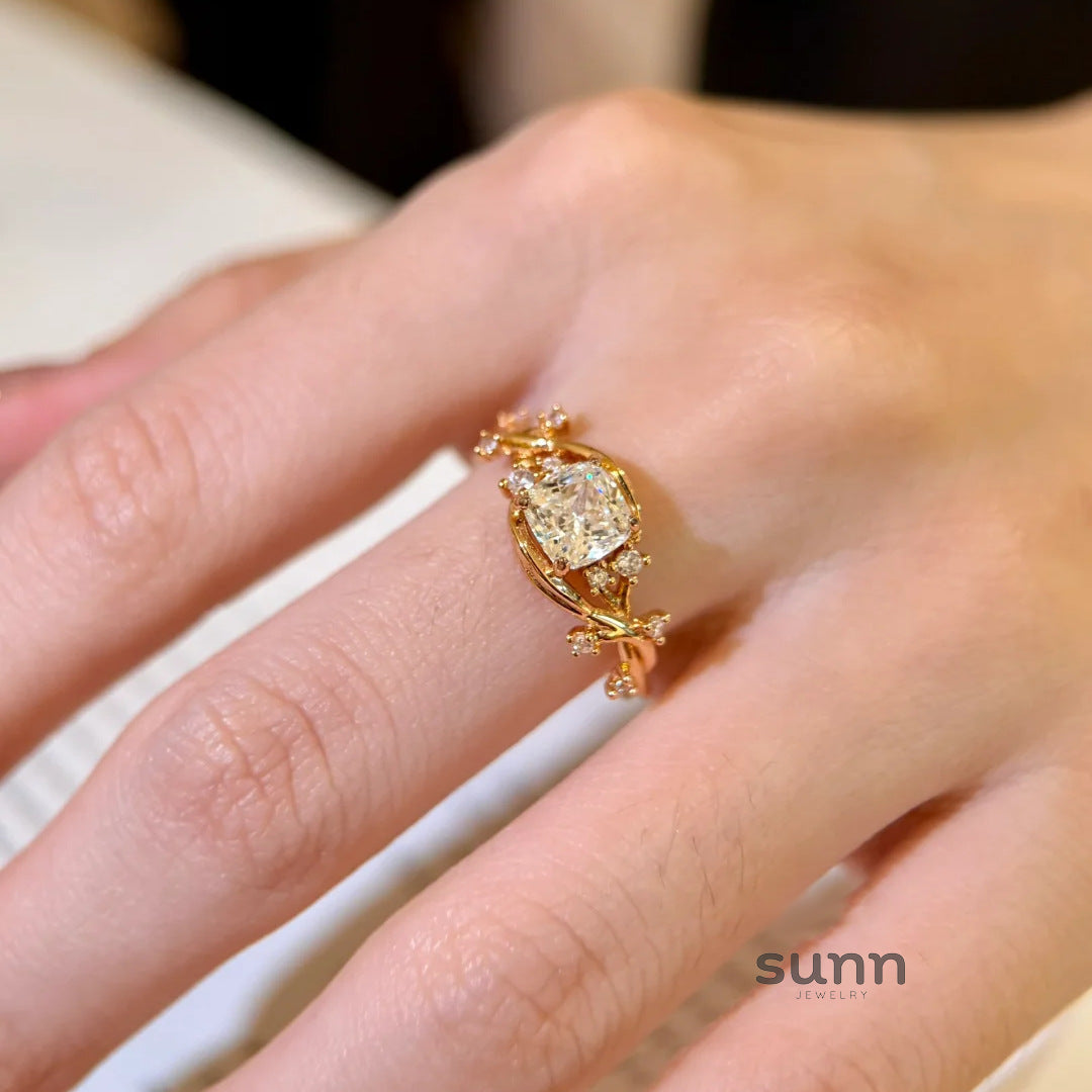 Rebekah Vine Bloom Ring [FXMOU3LE]