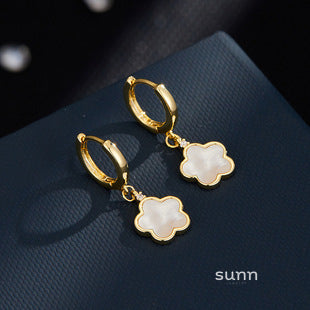 Reema Pearl Flower Stud Earrings [Y218T27Z]